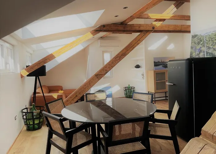 Rooftop Loft * Split